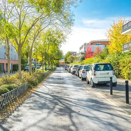 Happy Disneyland Paris - Family Garden & Parking 1